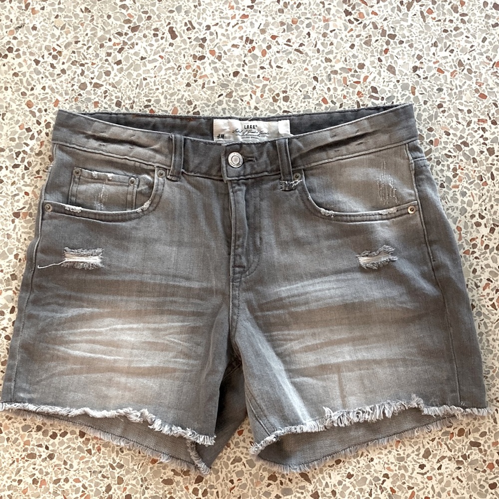 H&M Mid rise Denim Shorts - 26